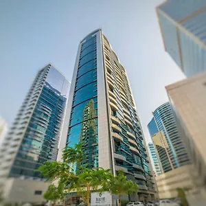 First Dubái